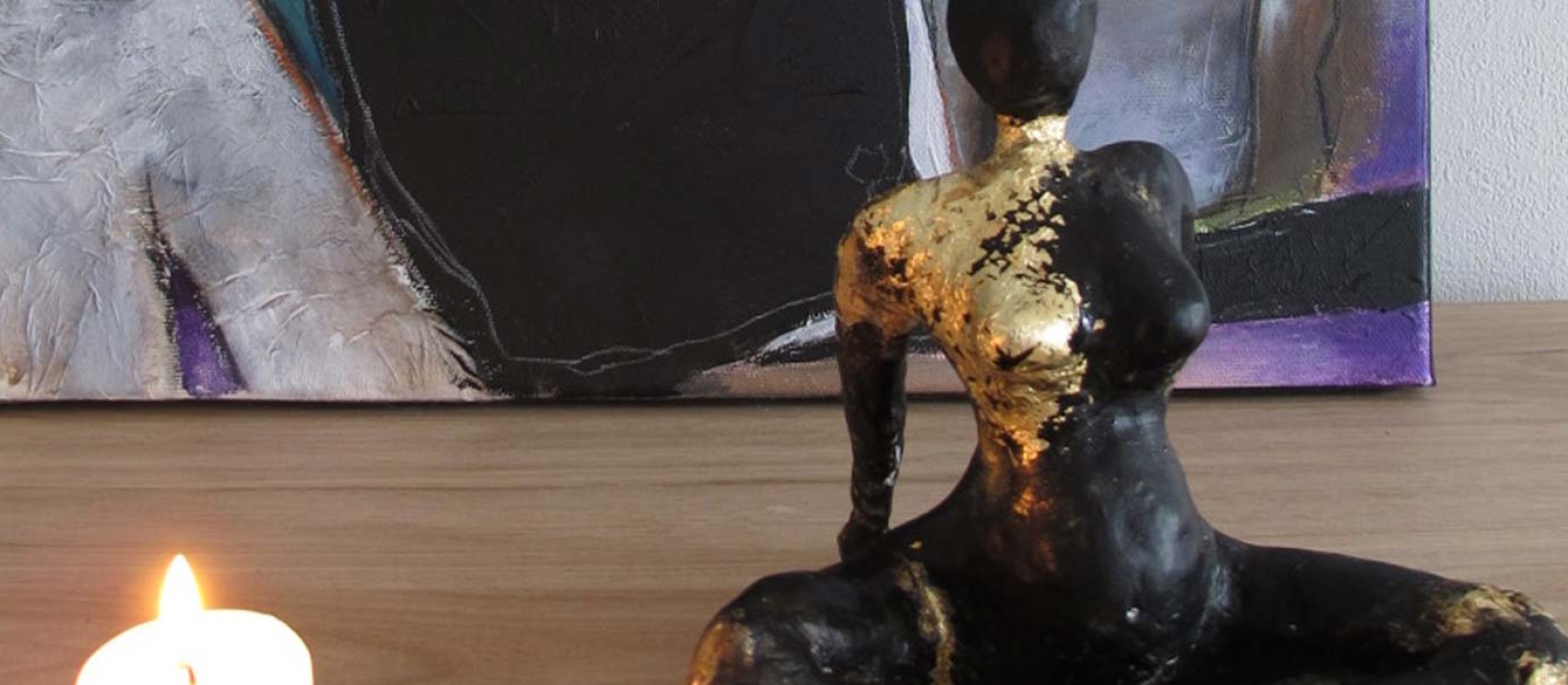 Des formes et des volumes illuminés par l'or