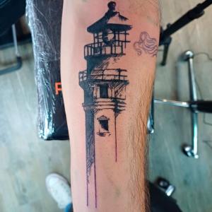 Tatouage bras petite phare