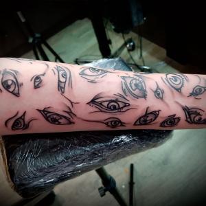 Tatouage bras yeux 2